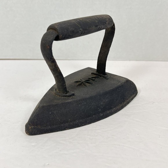 VTG No. 7 Antique Sad Flat Iron - Door Stop - Farmhouse - 5.5 lbs. has star logo - Picture 2 of 8
